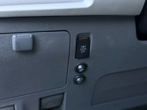 Used 2019 Toyota Sienna XLE image 29