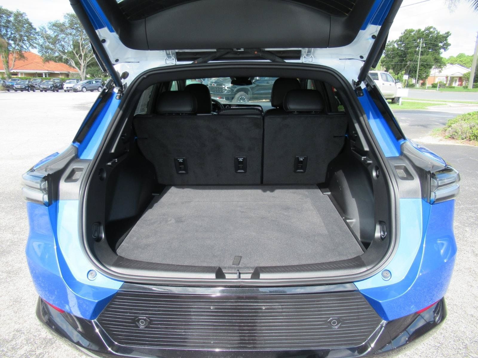 Used 2024 Chevrolet Equinox EV LT FWD image 34