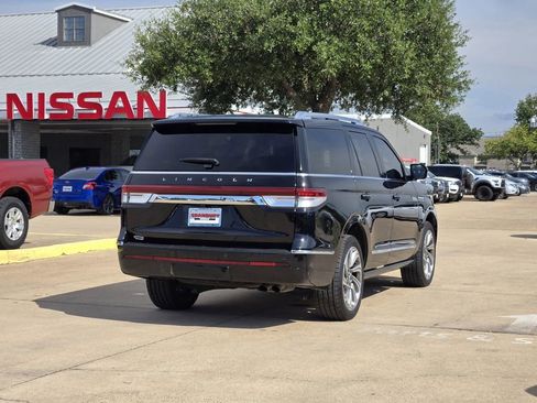 Used 2023 Lincoln Navigator Reserve image 5