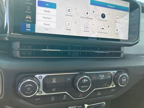 New 2026 Jeep Gladiator Sport AWD/4WD image 37