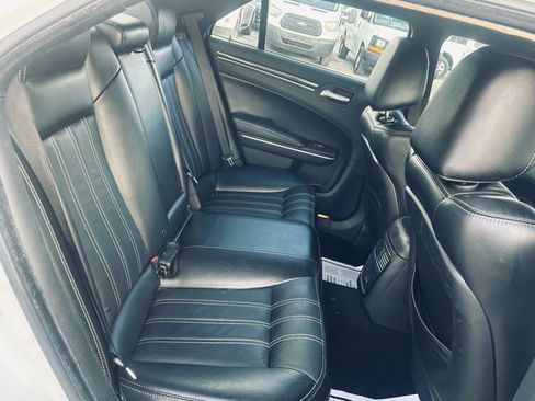 Used 2019 Chrysler 300 S image 13