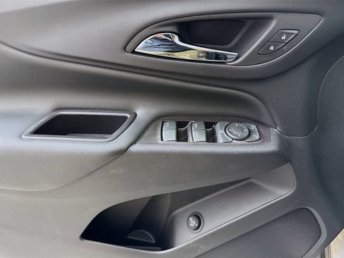 Used 2018 Chevrolet Equinox LT FWD image 17
