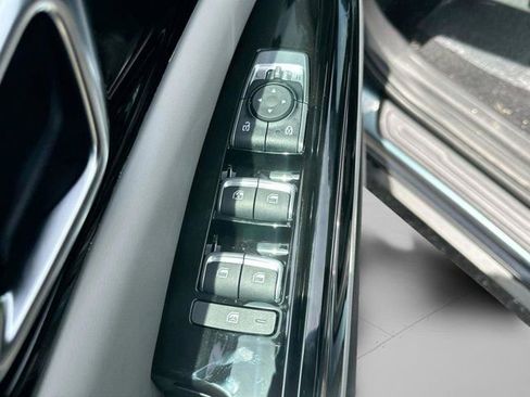 Used 2024 Kia Carnival EX image 16