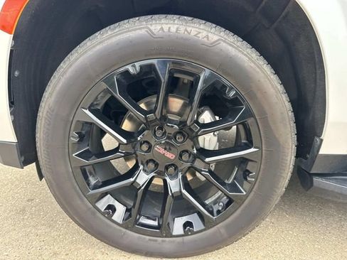 Used 2022 GMC Yukon SLT w/ SLT Premium Package RWD image 9