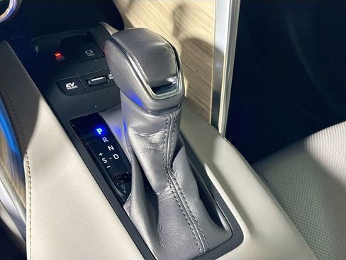 Used 2023 Toyota Venza Limited AWD/4WD image 17