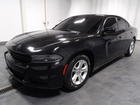 Used 2021 Dodge Charger SXT w/ Leather Interior Group RWD image 4