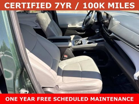 Used 2025 Toyota Sienna XLE FWD image 9