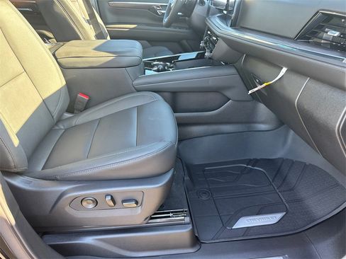 New 2026 Chevrolet Suburban LT w/ Comfort Package image 14