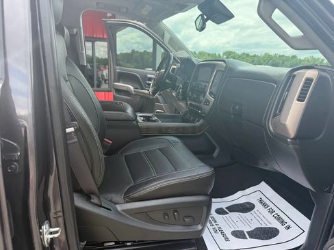 Used 2016 GMC Sierra 2500 Denali w/ Duramax Plus Package AWD/4WD image 18