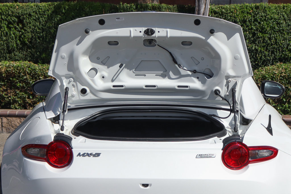 Used 2019 MAZDA MX-5 Miata RF Grand Touring RWD image 8