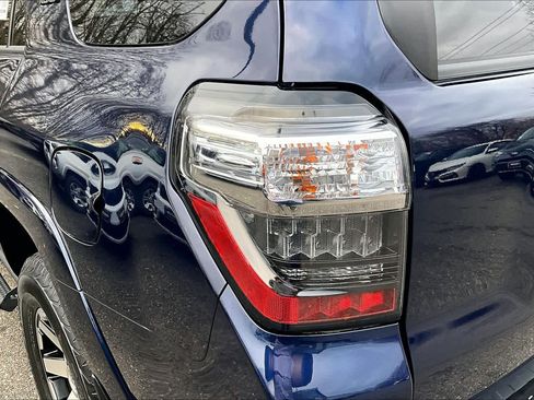 Certified 2022 Toyota 4Runner TRD Off-Road Premium image 24