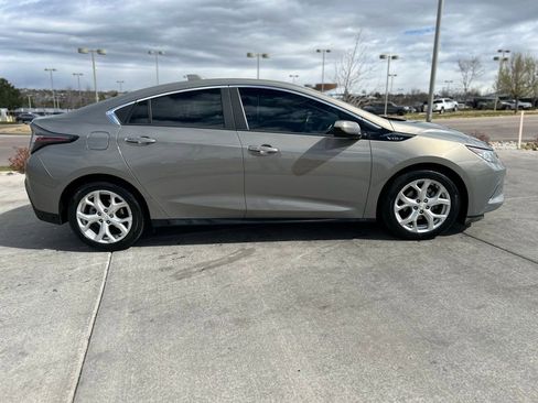 Used 2017 Chevrolet Volt Premier w/ Driver Confidence II Package FWD image 10