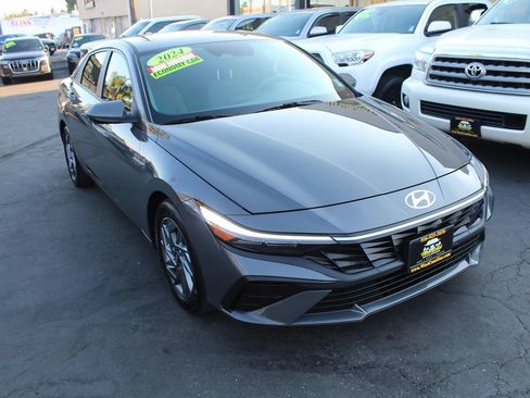 Used 2024 Hyundai Elantra SEL FWD image 8