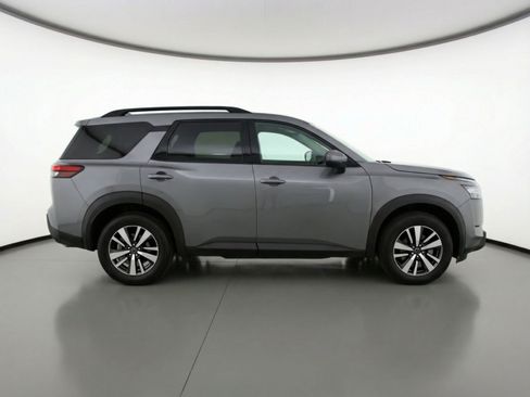 Used 2025 Nissan Pathfinder SV image 11