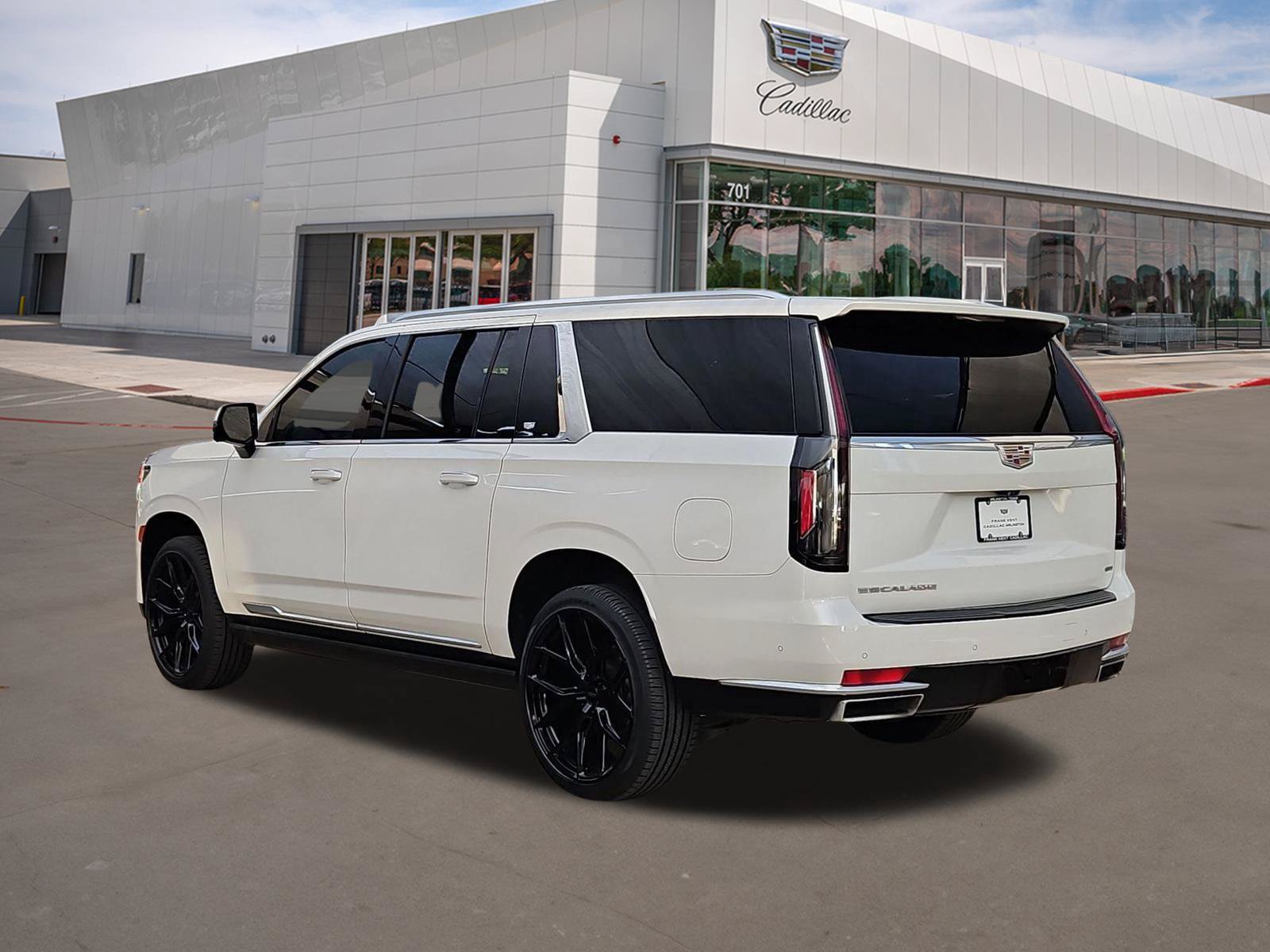 Used 2022 Cadillac Escalade ESV Premium Luxury Platinum AWD/4WD image 4