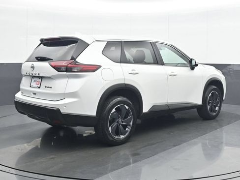 Used 2024 Nissan Rogue SV AWD/4WD image 6