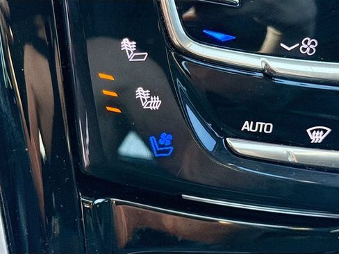 Used 2019 Cadillac Escalade Luxury AWD/4WD image 22