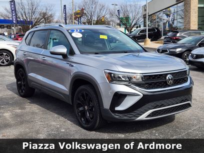 Used 2023 Volkswagen Taos SE w/ Black Wheel Package