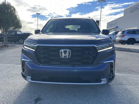 New 2025 Honda Pilot Touring image 8