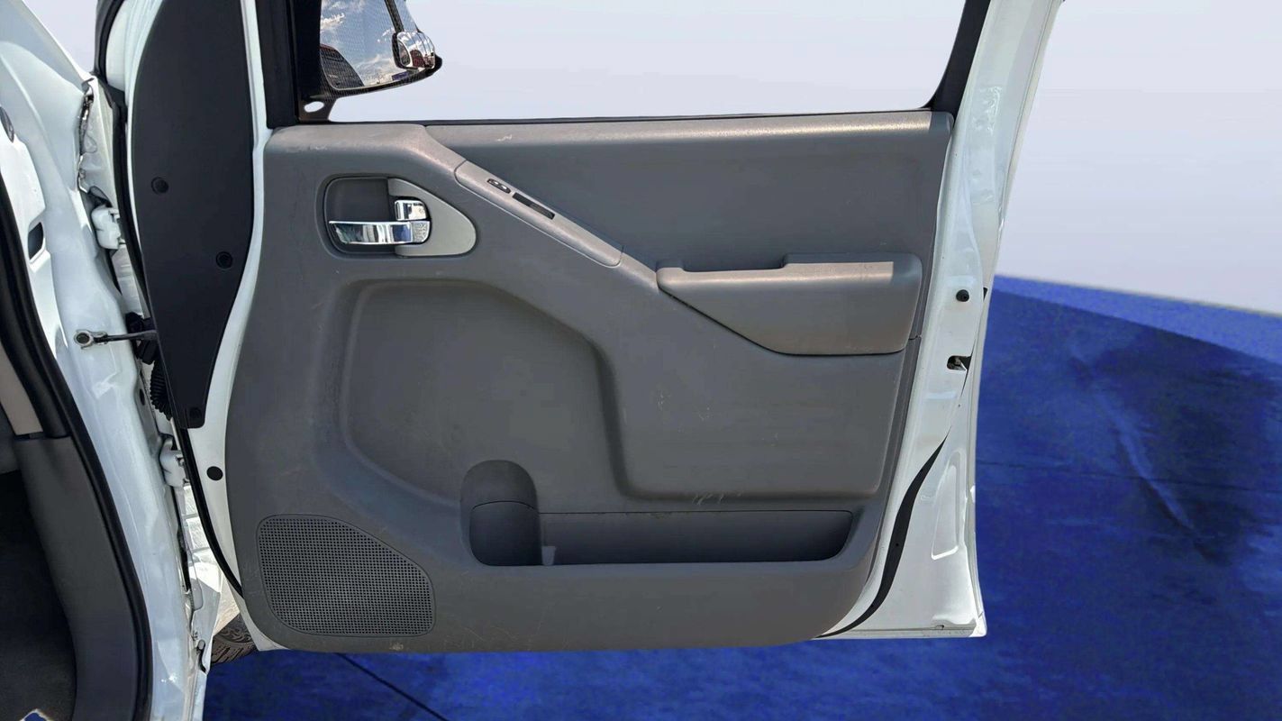 Used 2018 Nissan Frontier SV RWD image 18