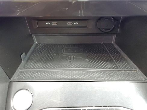 Used 2023 Volkswagen Tiguan SE image 16