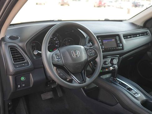 Used 2022 Honda HR-V LX image 2