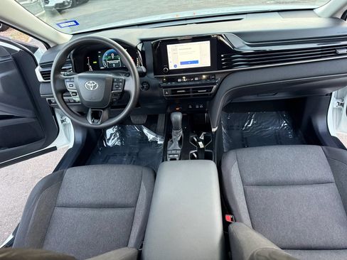 Used 2025 Toyota Camry LE FWD image 19