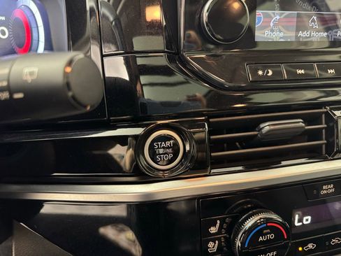 Used 2024 Nissan Pathfinder Platinum image 22