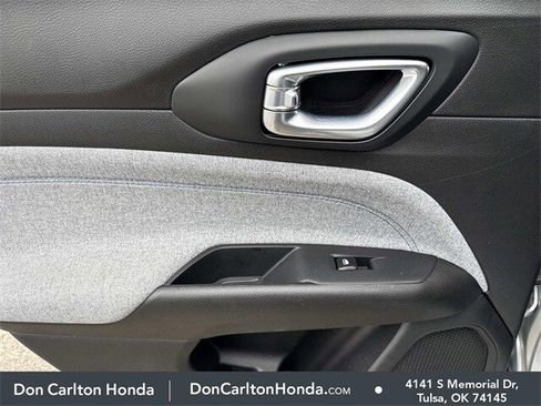 Used 2024 Jeep Compass Latitude image 13