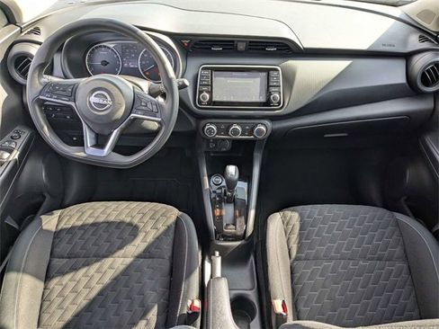 Used 2022 Nissan Kicks S image 15