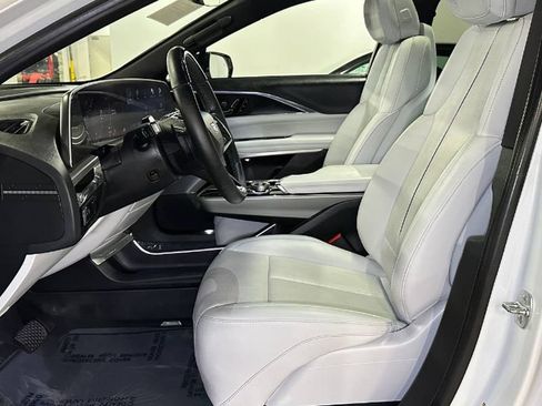 Used 2024 Cadillac Lyriq Luxury RWD image 19