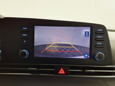 Certified 2023 Hyundai Elantra SE w/ Preferred Accessory Package FWD image 19
