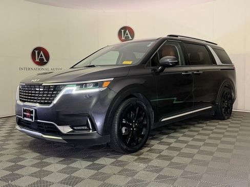 Used 2022 Kia Carnival SX image 2