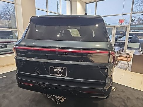 New 2025 Lincoln Navigator Reserve image 4