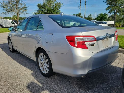 Used 2013 Toyota Camry XLE FWD image 4