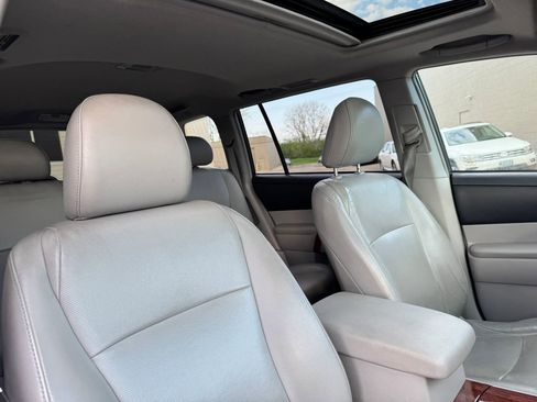 Used 2011 Toyota Highlander Limited w/ Tow Pkg image 29