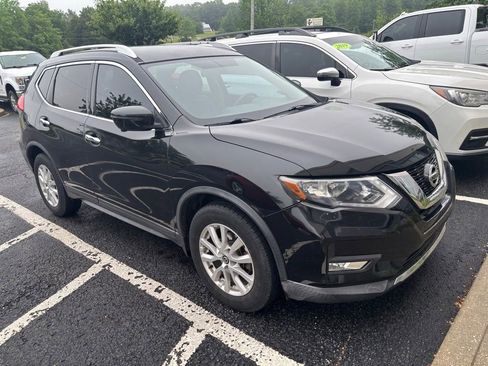 Used 2017 Nissan Rogue SV w/ SV Premium Package FWD image 1
