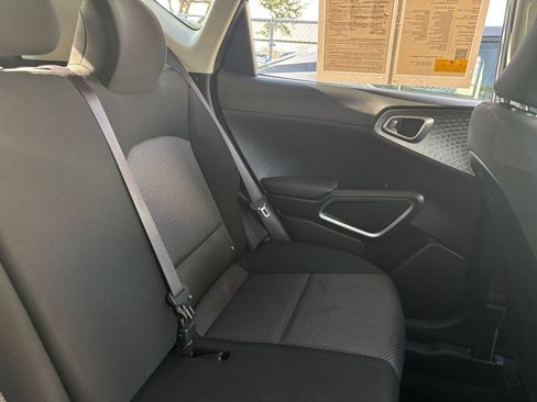 Used 2025 Kia Soul LX w/ LX Technology Package FWD image 27