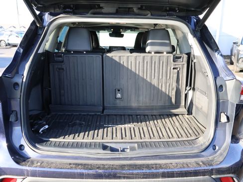 Used 2020 Toyota Highlander XLE image 17