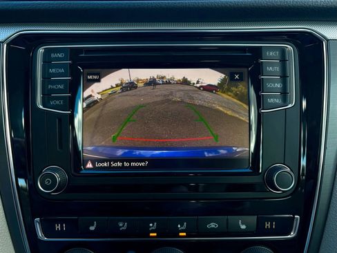 Used 2017 Volkswagen Passat 1.8T R-Line image 26