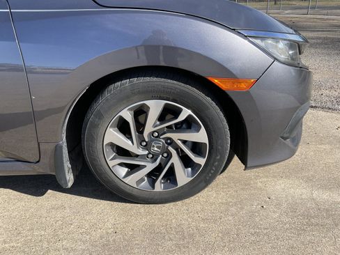 Used 2018 Honda Civic EX image 45