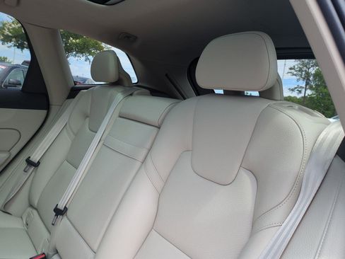 Used 2018 Volvo XC60 T6 Momentum w/ Convenience Package AWD/4WD image 30
