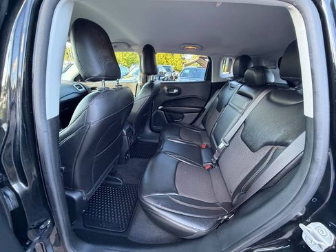 Used 2018 Jeep Compass Latitude w/ Popular Equipment Group AWD/4WD image 16