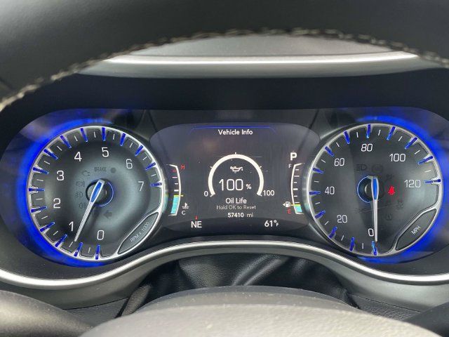 Used 2025 Chrysler Pacifica Select FWD image 19