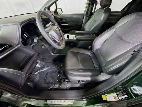Used 2025 Toyota Sienna Limited AWD/4WD image 24