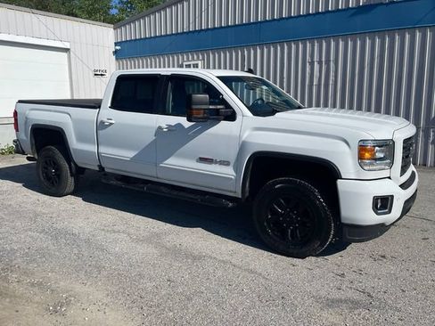 Used 2017 GMC Sierra 2500 SLT w/ All-Terrain HD Package AWD/4WD image 4