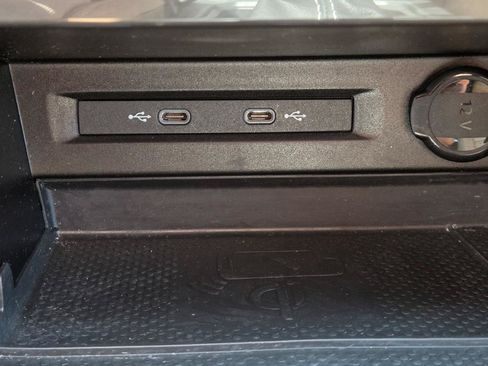 Certified 2023 Volkswagen Tiguan SE R-Line FWD image 32