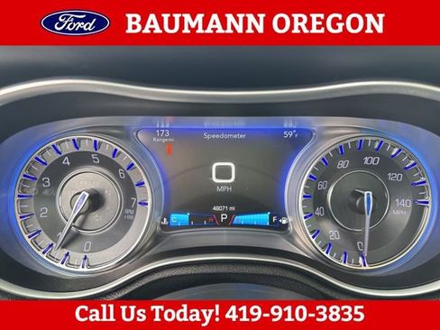 Used 2017 Chrysler 300 C AWD/4WD image 18
