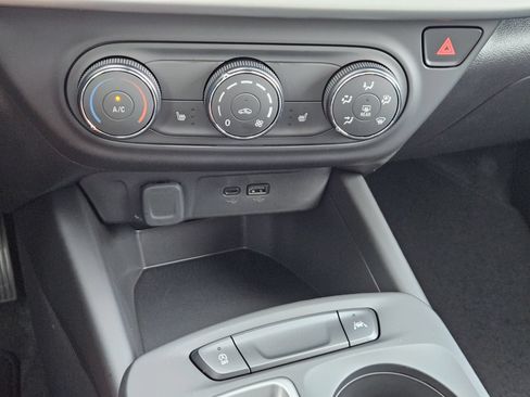 New 2026 Chevrolet Trax LS w/ LS Convenience Package FWD image 20
