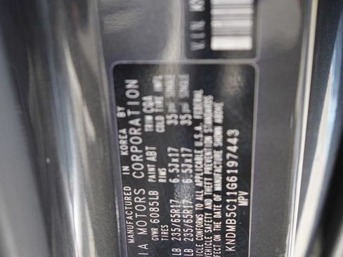 Used 2016 Kia Sedona LX w/ Option Group 020 FWD image 9